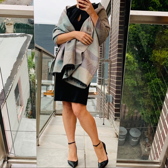 URBAN OUTFITTERS Palatine Acrylic Fringed Rectangle Wrap Blanket Scarf - Picture 5 of 16